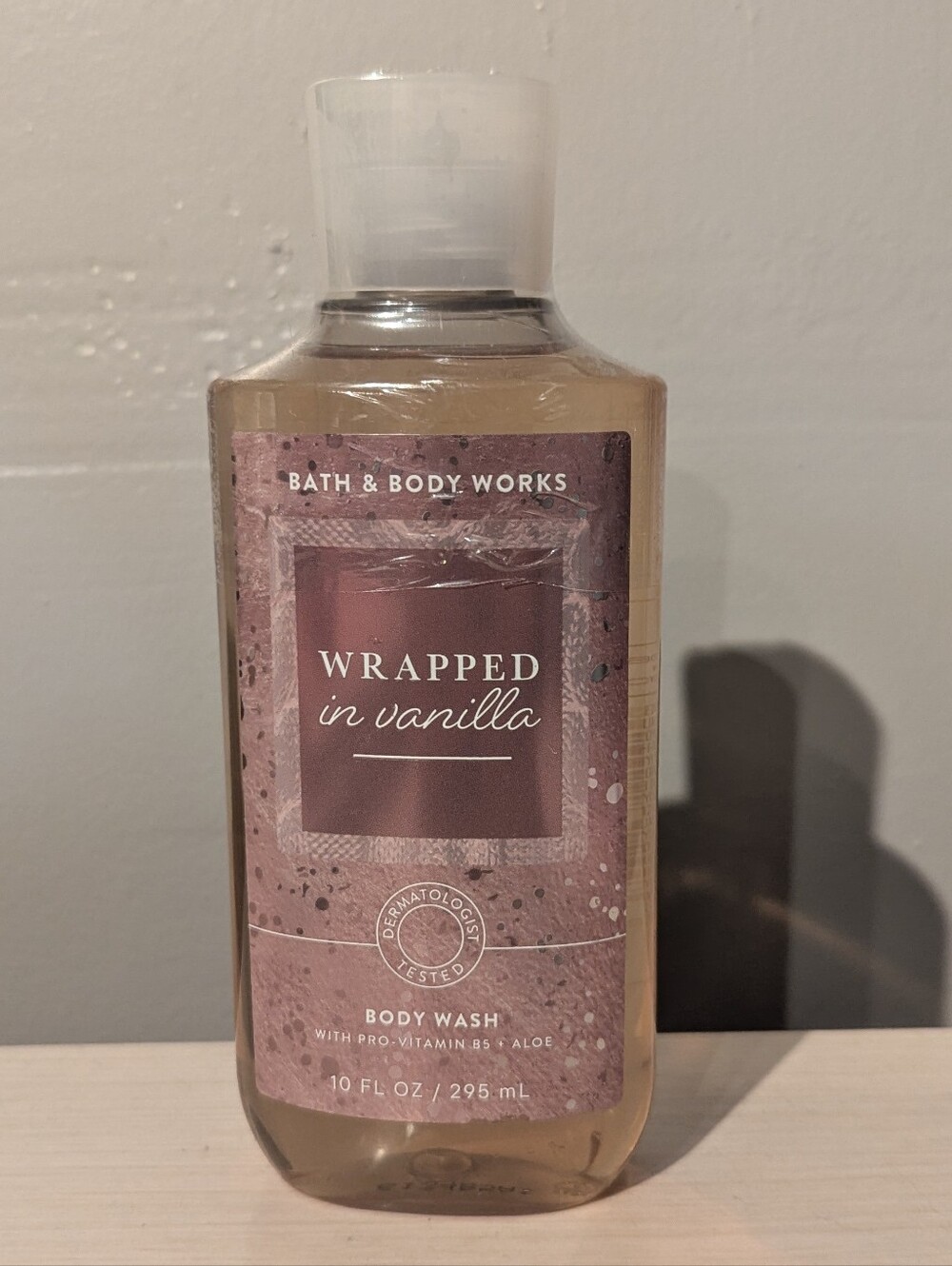 Bath & Body Works Wrapped in Vanilla Body Wash - Pink